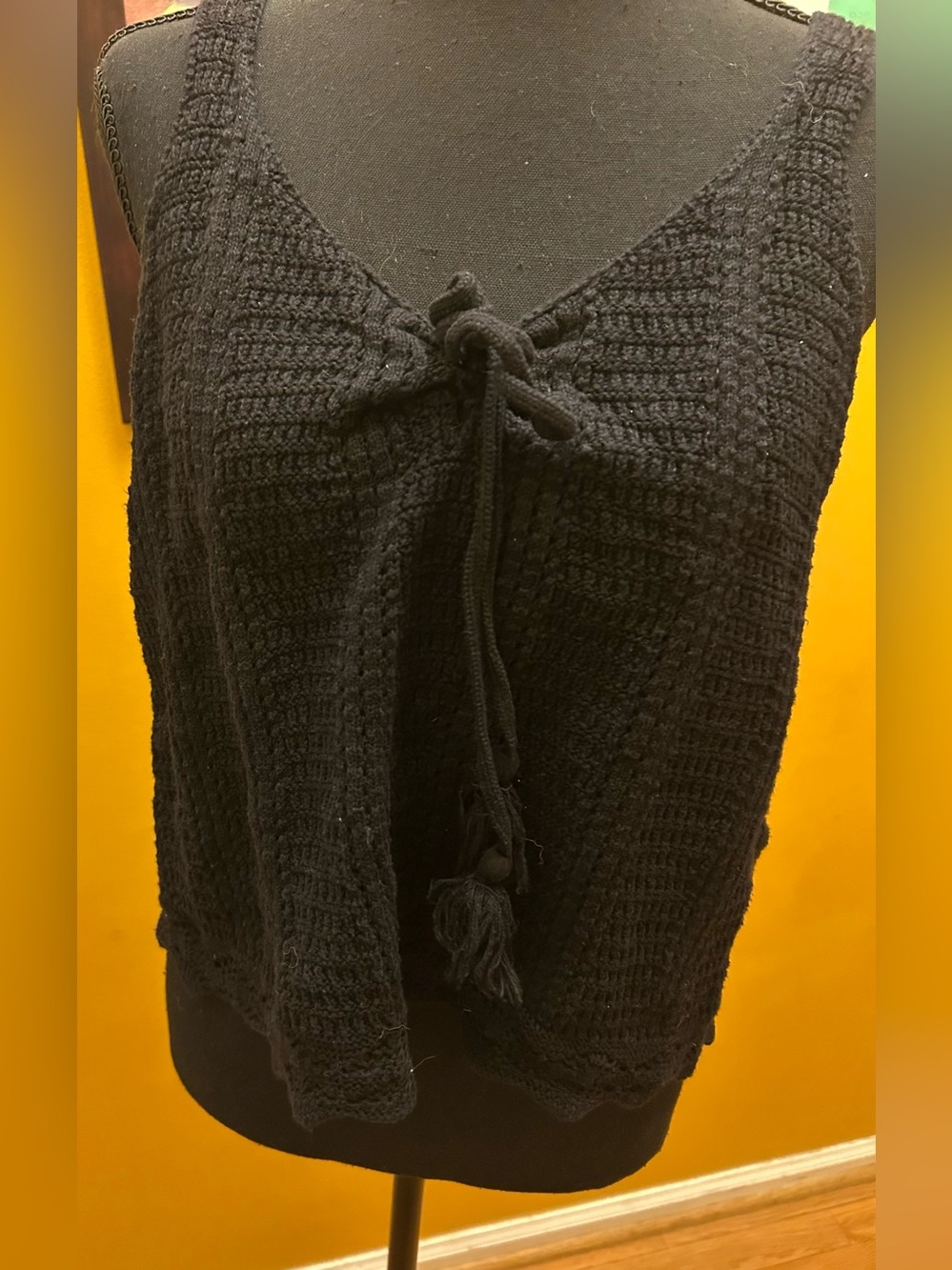 Old Navy Black Crotchet Tank Top Size Large